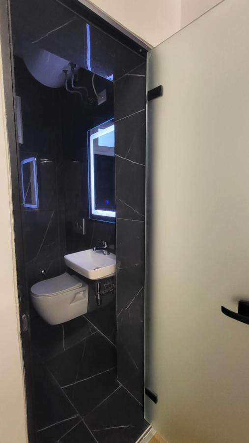 Karanxha'S Room تيرانا المظهر الخارجي الصورة